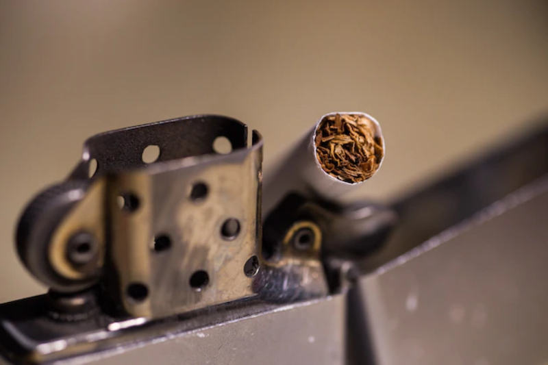 Tobacco injector machine